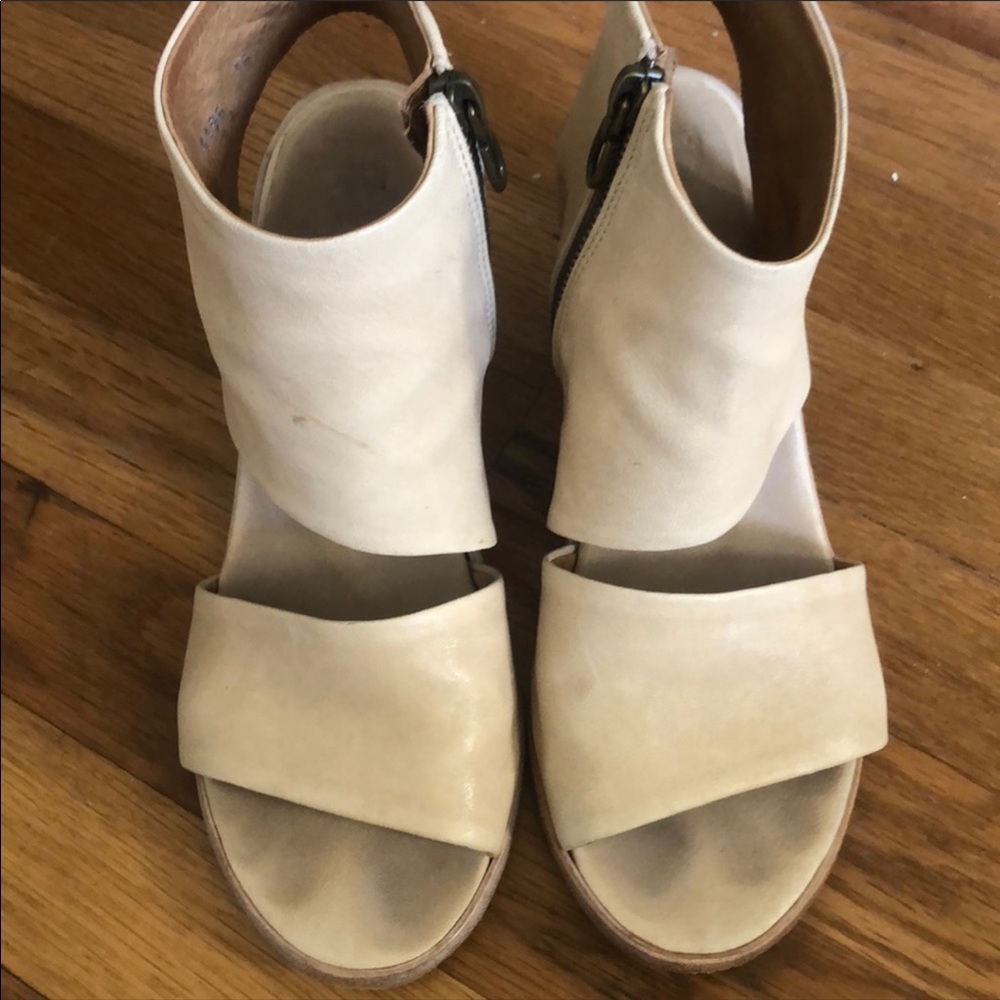 P. Monjo Selina Beige Sandals. Made in Spain. Size 38